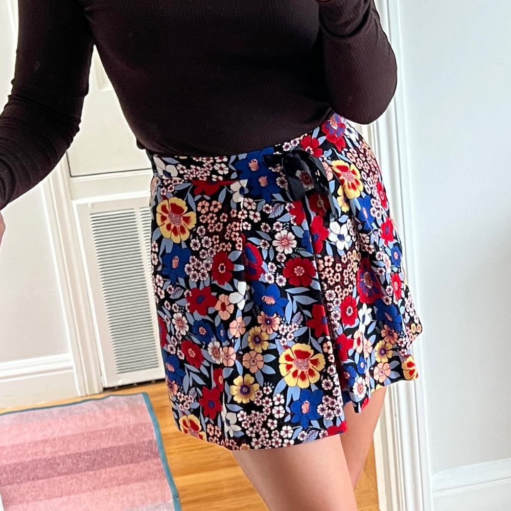 Zara mod floral miniskirt